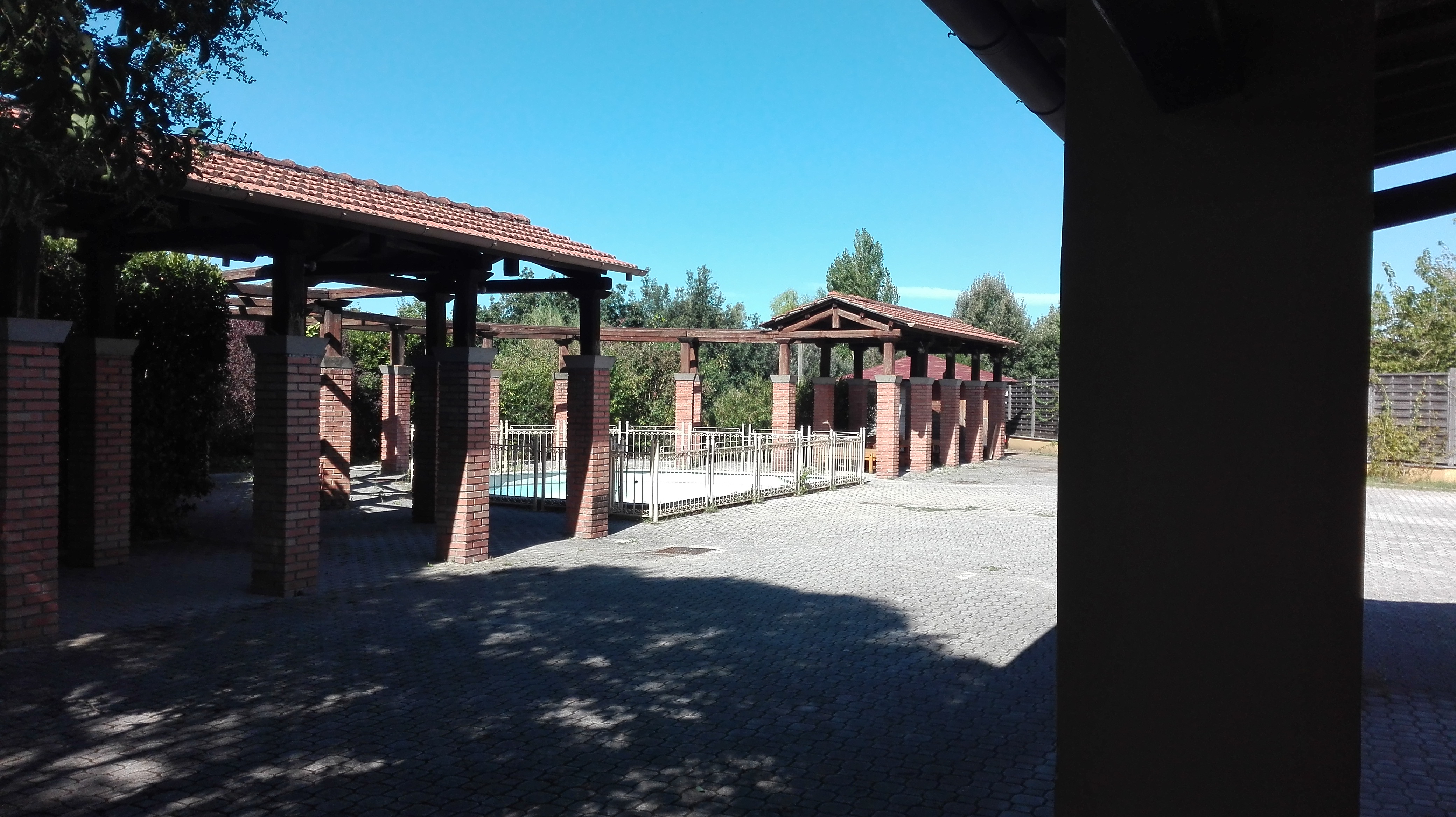 Portico e fontana nel cortile della Casa del Giardinaggio
